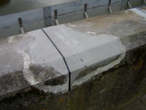 敷涂贝尔佐纳 (Belzona) 4111(乳浆石英),修复损伤,敷涂贝尔佐纳 (Belzona) 2211(MP 厚浆型高分子橡胶),形成可移动的伸缩缝 敷涂贝尔佐纳 (Belzona) 4111(乳浆石英),修复损伤,敷涂贝尔佐纳 (Belzona) 2211(MP 厚浆型高分子橡胶),形成可移动的伸缩缝